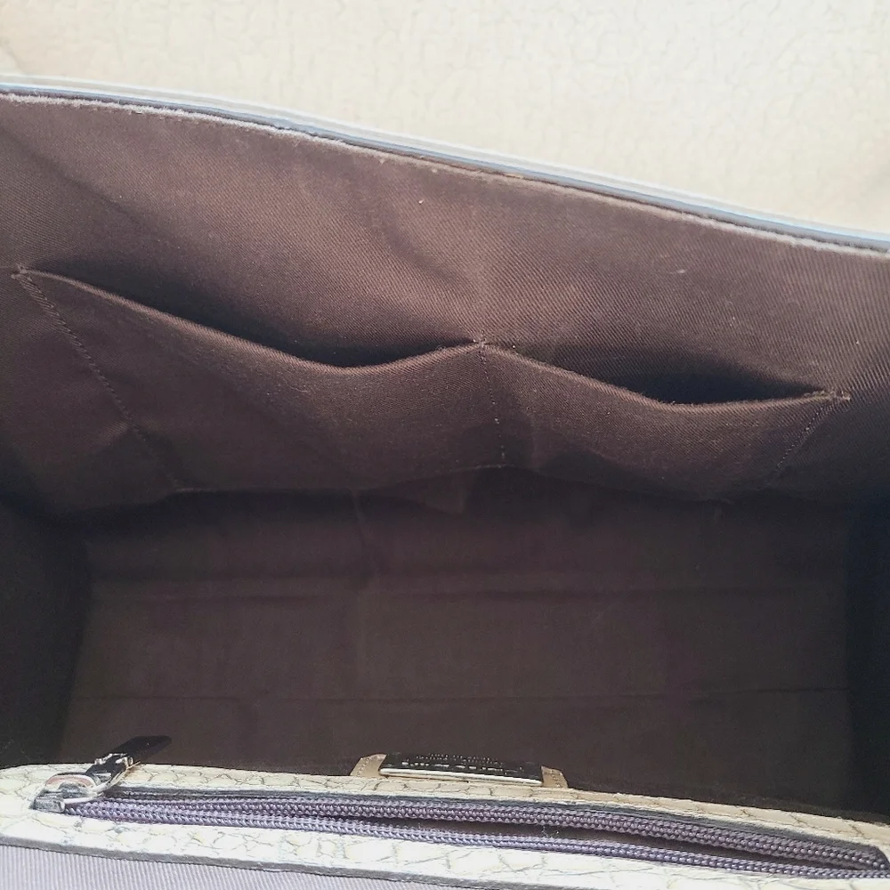Claudia Firenze Croc Embossed Leather Handbag - Picture 11 of 12